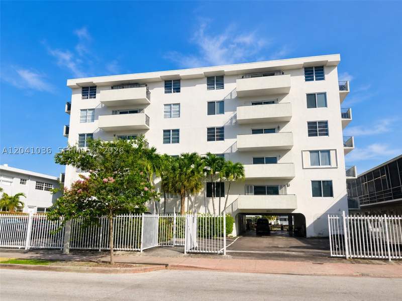 2 bedroom Condominium at 8024 Tatum Waterway Dr 2B, Creek Towers & Yacht Club, Miami Beach — photo 2