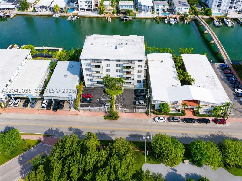 2 bedroom Condominium at 8024 Tatum Waterway Dr 2B, Creek Towers & Yacht Club, Miami Beach — photo 3