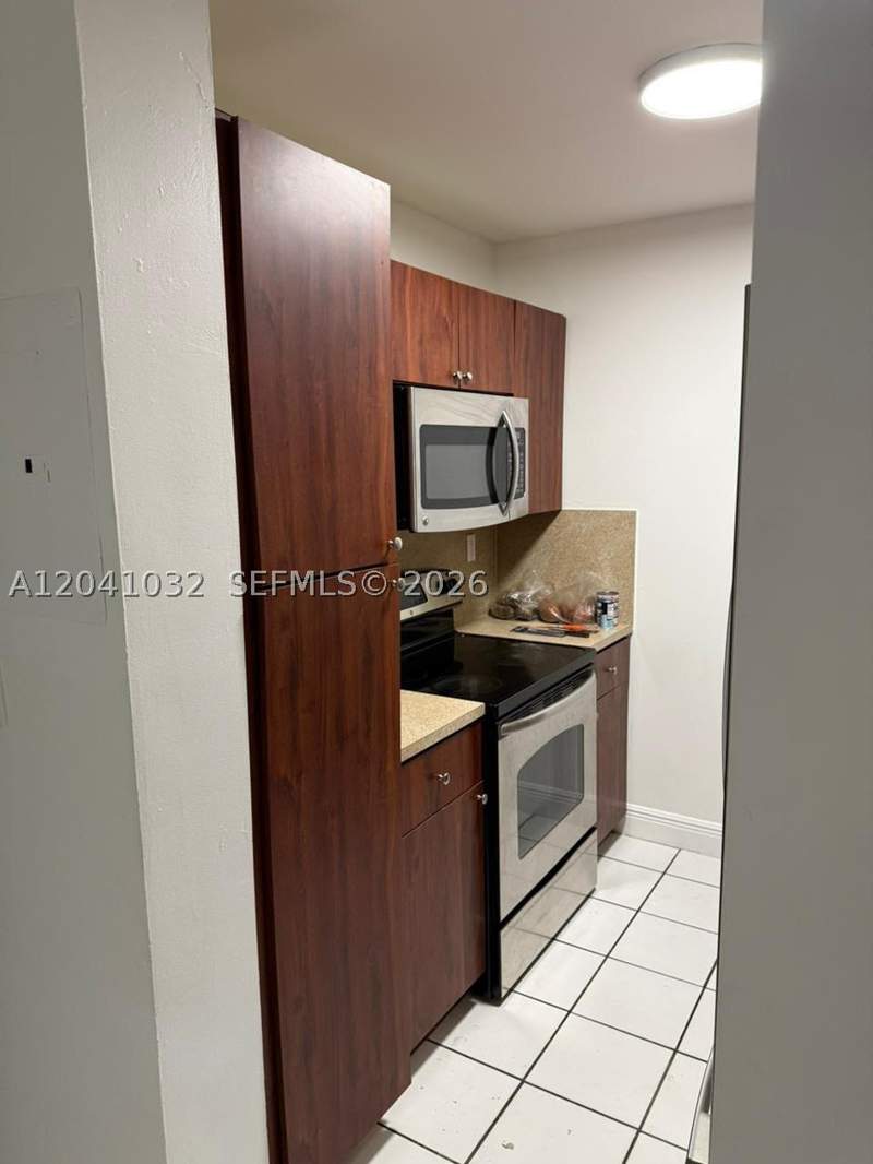 2 bedroom Condominium at 600 NW 32nd Pl 303, Poinciana At Miami Condo, Miami — photo 3