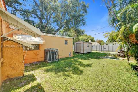 555 NW 46th St, Miami FL - photo 11 of 27