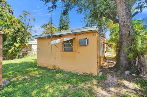 555 NW 46th St, Miami FL - photo 12 of 27