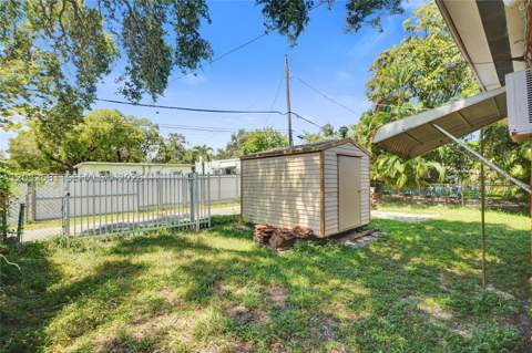 555 NW 46th St, Miami FL - photo 14 of 27