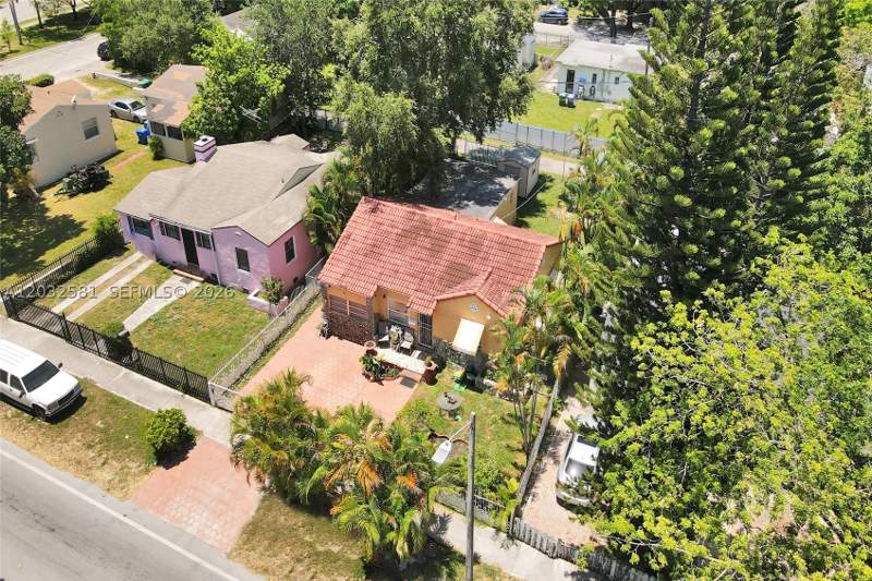 4 bedroom SingleFamilyResidence at 555 NW 46th St, BAY VISTA PARK AMD PL, Miami — photo 3