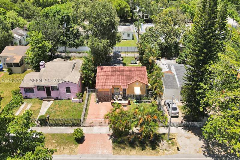 4 bedroom SingleFamilyResidence at 555 NW 46th St, BAY VISTA PARK AMD PL, Miami — photo 4