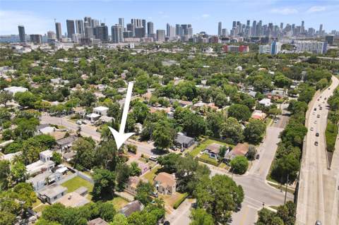 555 NW 46th St, Miami FL - photo 8 of 27