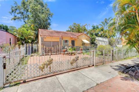 555 NW 46th St, Miami FL - photo 9 of 27