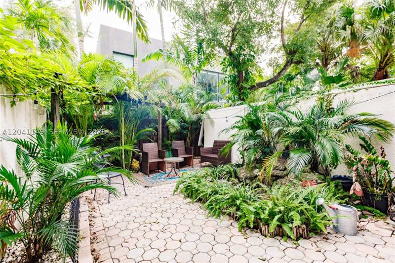 2 bedroom Townhouse at 2956 Bird Ave 6, Birdgrove Townhouses Cond, Miami — photo 1