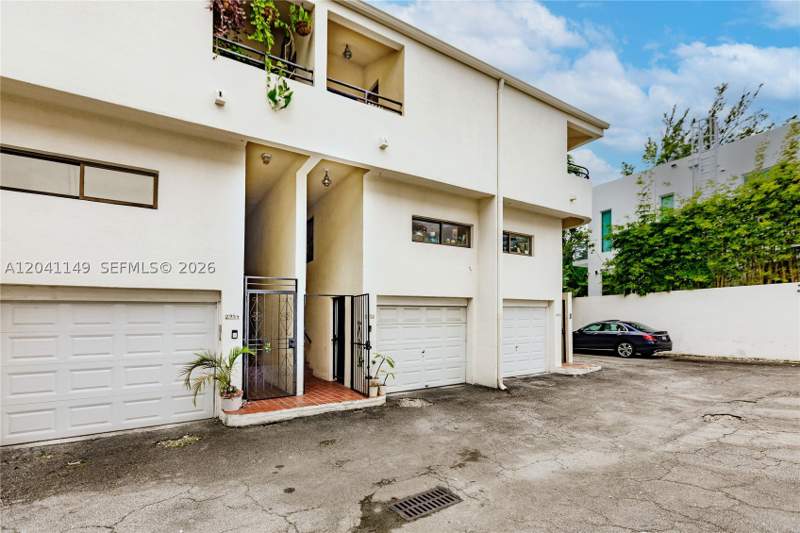 2 bedroom Townhouse at 2956 Bird Ave 6, Birdgrove Townhouses Cond, Miami — photo 2