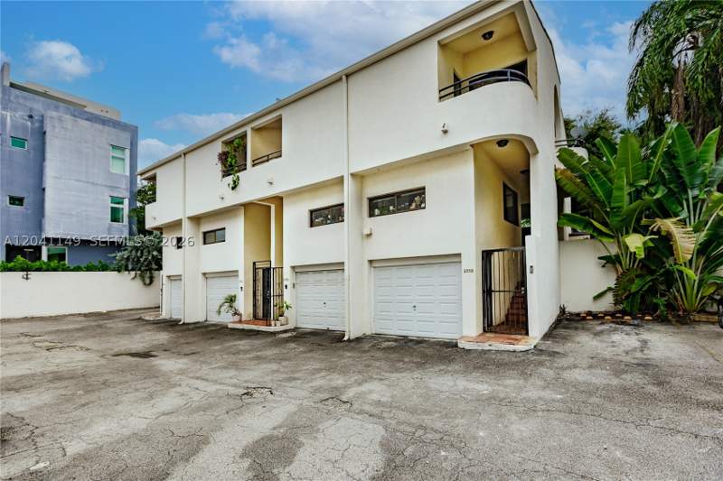 2 bedroom Townhouse at 2956 Bird Ave 6, Birdgrove Townhouses Cond, Miami — photo 4