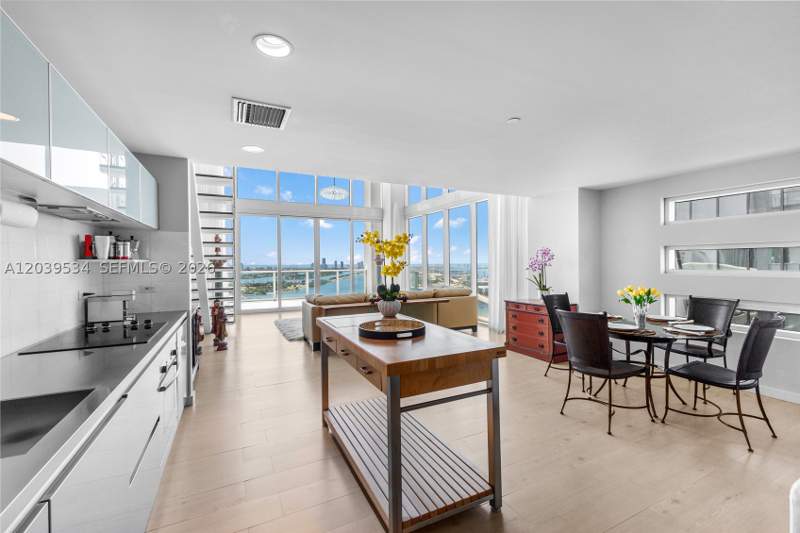 2 bedroom Condominium at 1040 Biscayne Blvd 3101, Ten Museum Pk Residential, Miami — photo 4
