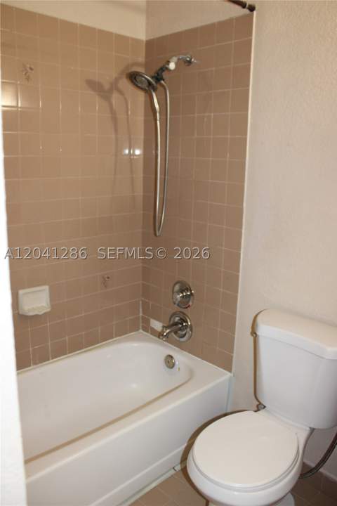 5446 W 26th Ave C-20, Hialeah FL - photo 16 of 19
