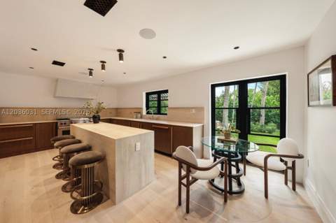 4727 N Bay Rd, Miami Beach FL - photo 18 of 64