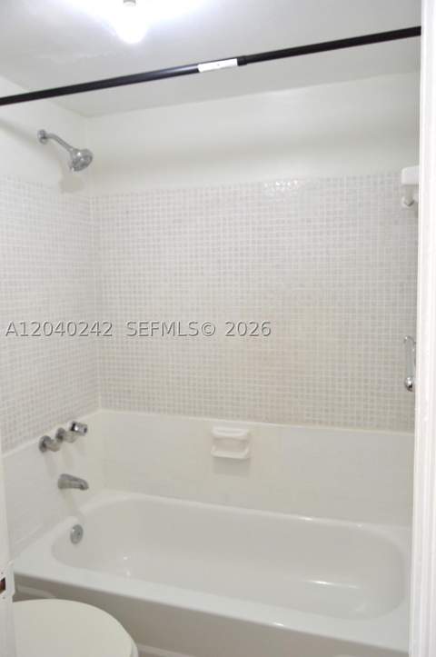 1910 W 56th St 3312, Hialeah FL - photo 10 of 29