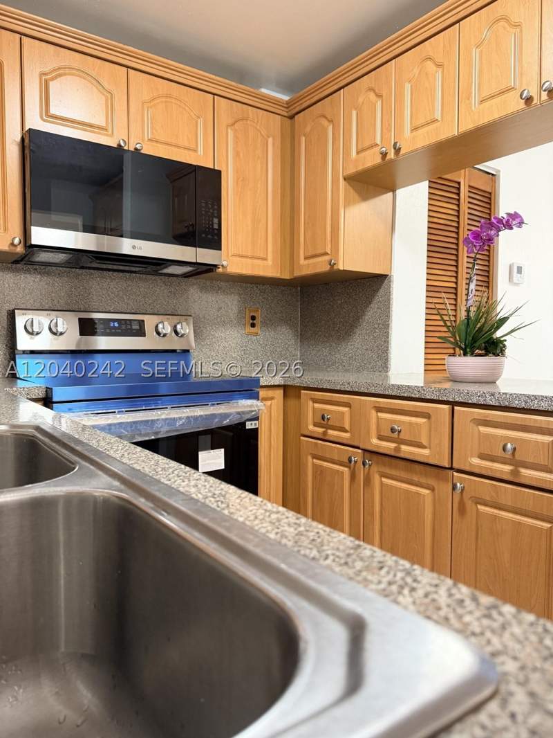 2 bedroom Condominium at 1910 W 56th St 3312, Palm-West Gardens Condo, Hialeah — photo 2