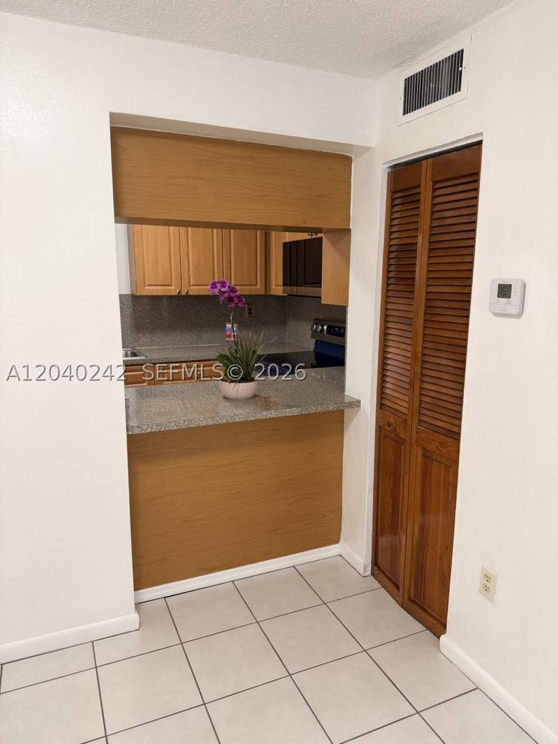 2 bedroom Condominium at 1910 W 56th St 3312, Palm-West Gardens Condo, Hialeah — photo 5