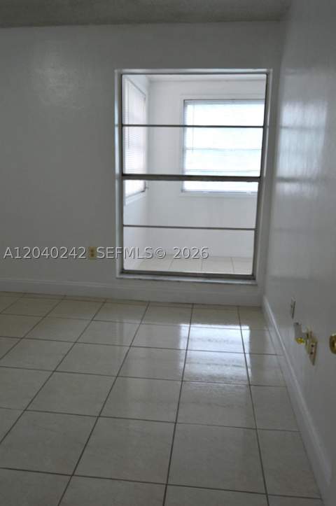 1910 W 56th St 3312, Hialeah FL - photo 7 of 29