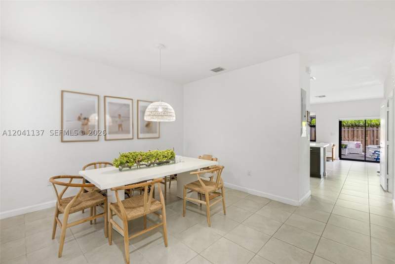 3 bedroom Townhouse at 28729 SW 132nd Ct, Pine Isle, Homestead — photo 2