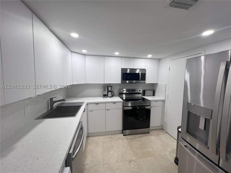 2 bedroom Condominium at 800 West Ave 635, South Bay Club Condo, Miami Beach — photo 4