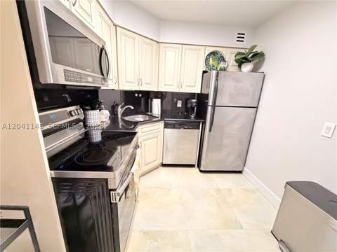 5225 Collins Ave 914, Miami Beach FL - photo 14 of 55