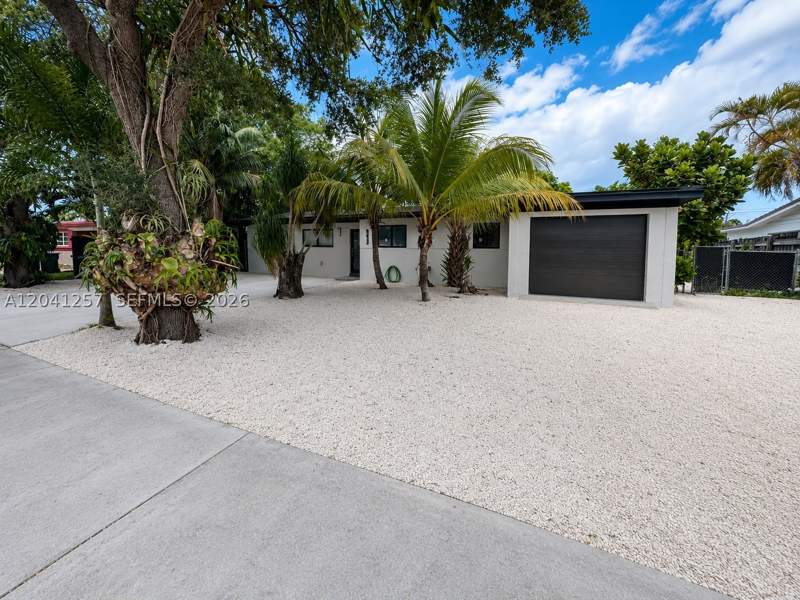 5 bedroom SingleFamilyResidence at 19700 NE 11th Pl, Ives Estates Sec 1, Miami — photo 2