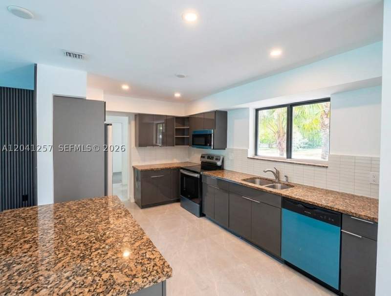 5 bedroom SingleFamilyResidence at 19700 NE 11th Pl, Ives Estates Sec 1, Miami — photo 5