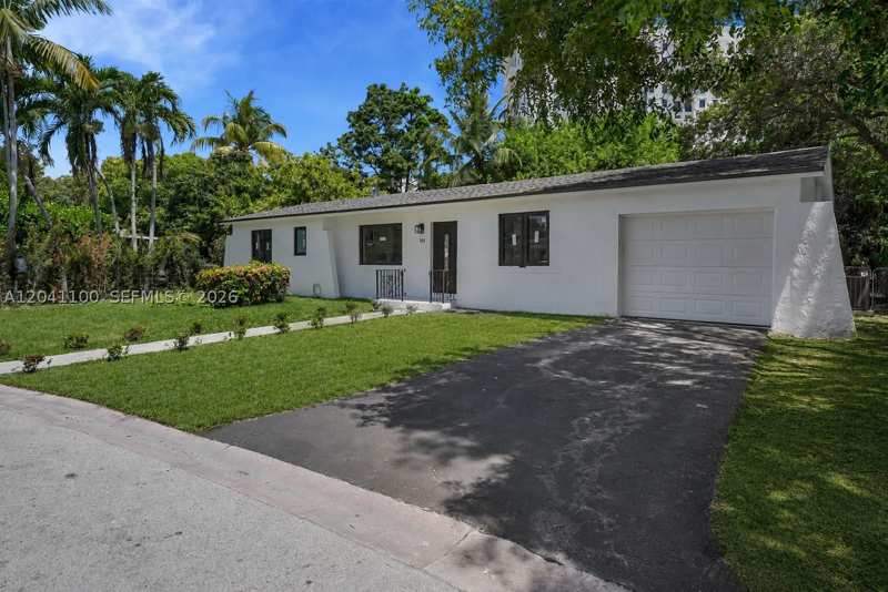 4 bedroom SingleFamilyResidence at 211 Washington Dr, Golden Gate, Coral Gables — photo 1