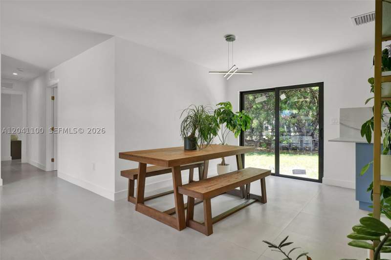 4 bedroom SingleFamilyResidence at 211 Washington Dr, Golden Gate, Coral Gables — photo 4