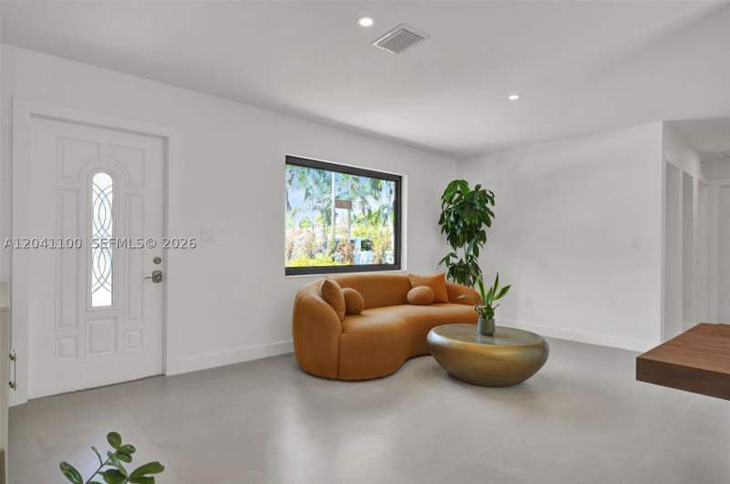 4 bedroom SingleFamilyResidence at 211 Washington Dr, Golden Gate, Coral Gables — photo 5