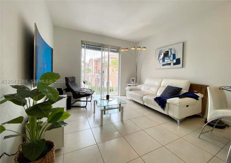 2 bedroom Condominium at 7250 NW 177th St 200-16, Shoma Homes At Country Cl, Hialeah — photo 2
