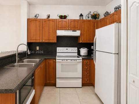 7250 NW 177th St 200-16, Hialeah FL - photo 6 of 14