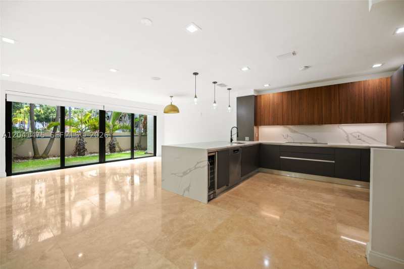 4 bedroom Townhouse at 21387 Marina Cove Cir 12-F, Marina Cove At Harbor Vil, Aventura — photo 1