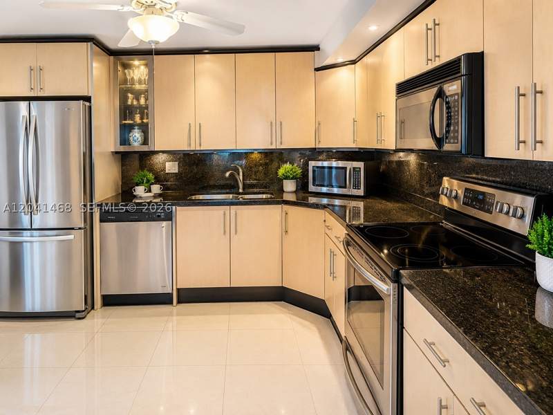 2 bedroom Condominium at 230 174th St 2307, Winston Tower 300 Condo, Sunny Isles Beach — photo 3