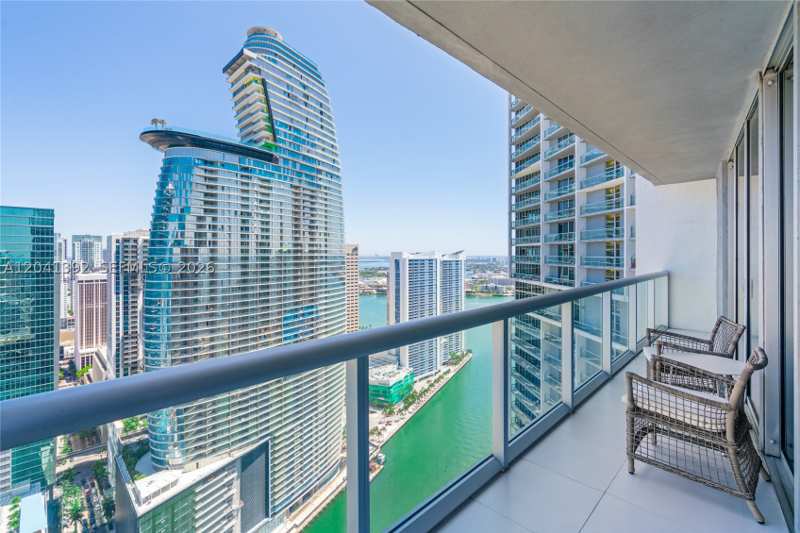 2 bedroom Condominium at 475 Brickell Ave 4715, Iconbrickell Condo No 1, Miami — photo 1