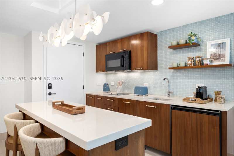 1 bedroom Condominium at 6801 Collins Ave Door 606, Central Carillon Beach Co, Miami Beach — photo 1