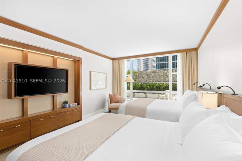 1 bedroom Condominium at 6801 Collins Ave Door 606, Central Carillon Beach Co, Miami Beach — photo 3