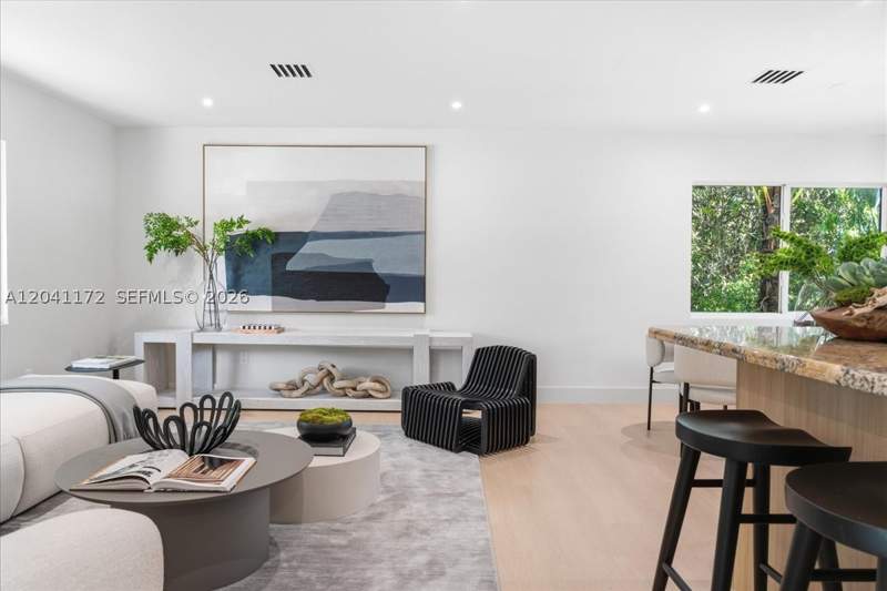 4 bedroom SingleFamilyResidence at 6250 SW 48th St, Biltmore Heights Rev, Miami — photo 4