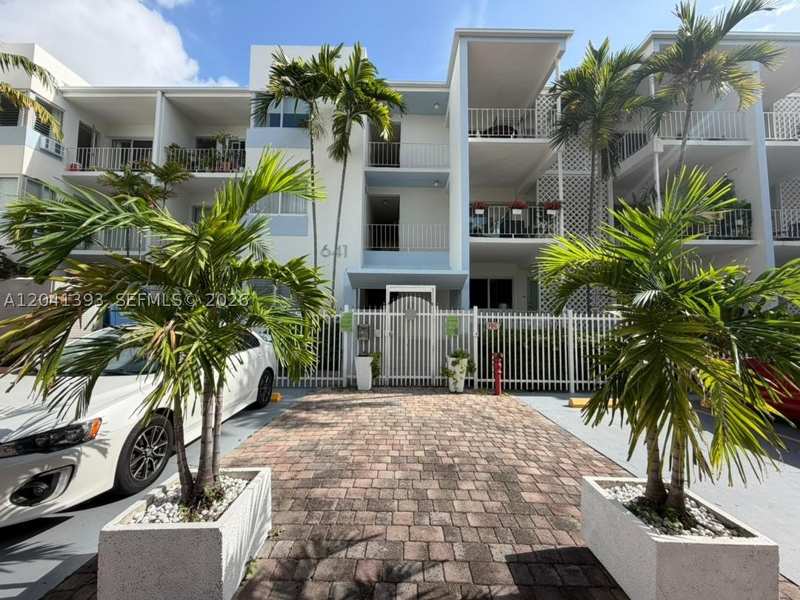 1 bedroom Condominium at 641 Espanola Way 3, 641 Espanola Way Inc Cond, Miami Beach — photo 1