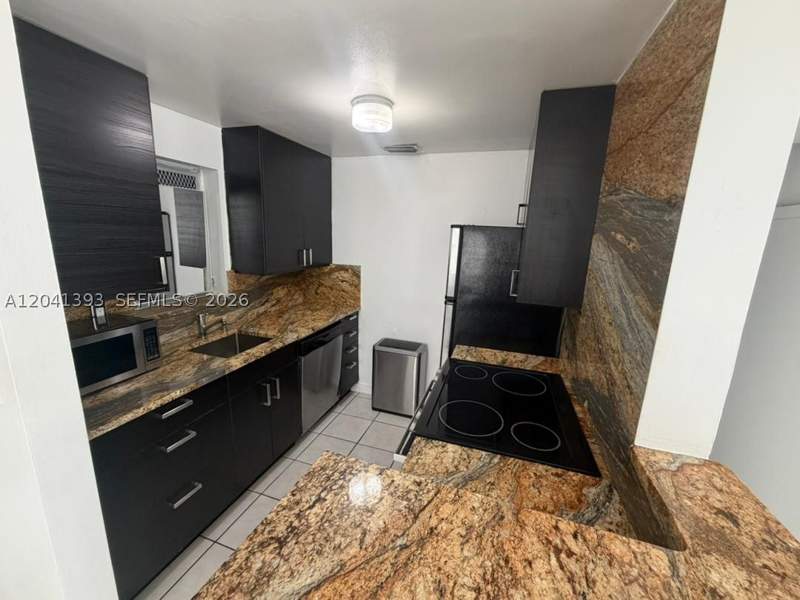 1 bedroom Condominium at 641 Espanola Way 3, 641 Espanola Way Inc Cond, Miami Beach — photo 2