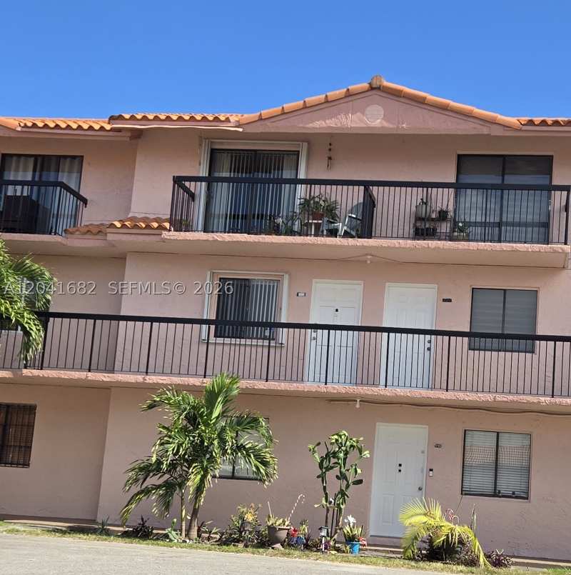 2 bedroom Condominium at 2174 W 60th St 17205, Hialeah Club Villas Condo, Hialeah — photo 1