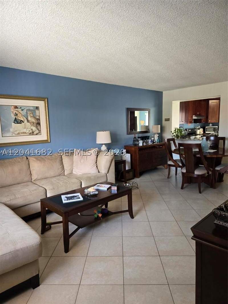 2 bedroom Condominium at 2174 W 60th St 17205, Hialeah Club Villas Condo, Hialeah — photo 2