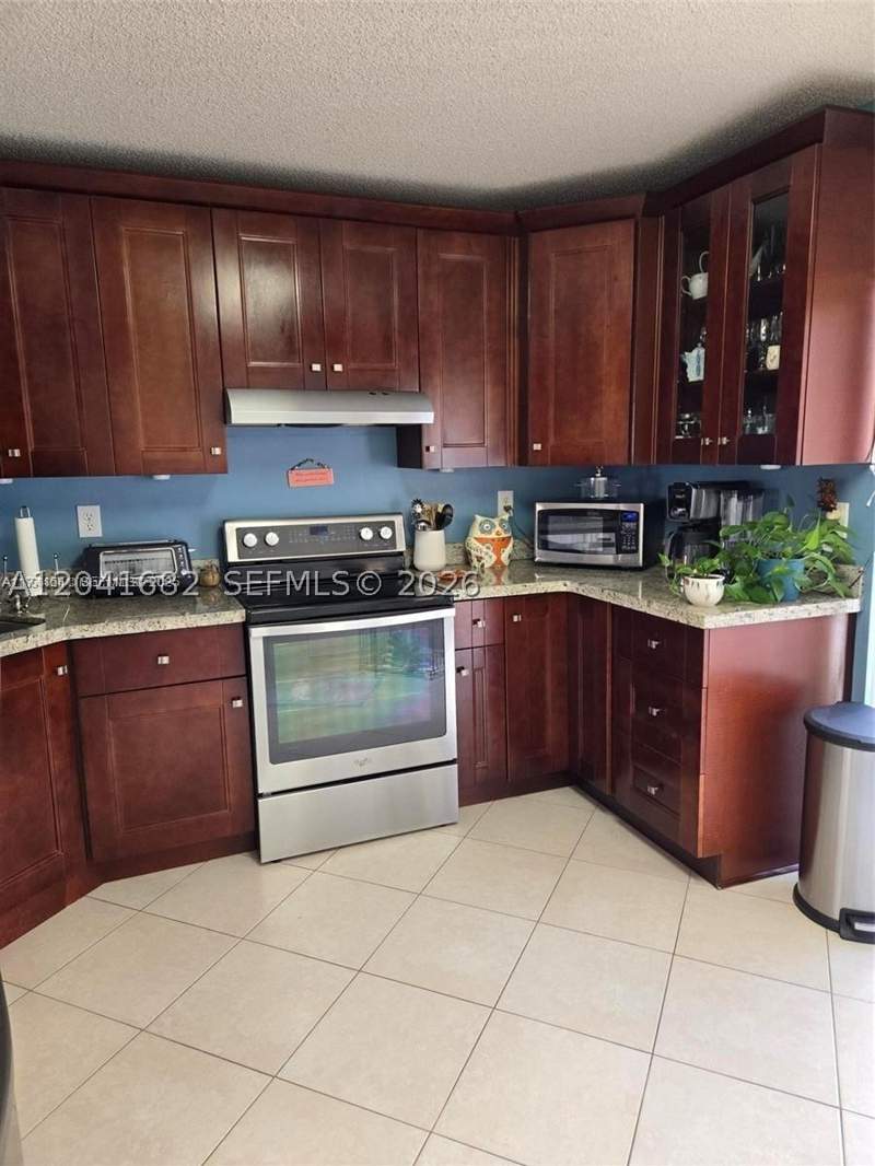 2 bedroom Condominium at 2174 W 60th St 17205, Hialeah Club Villas Condo, Hialeah — photo 4