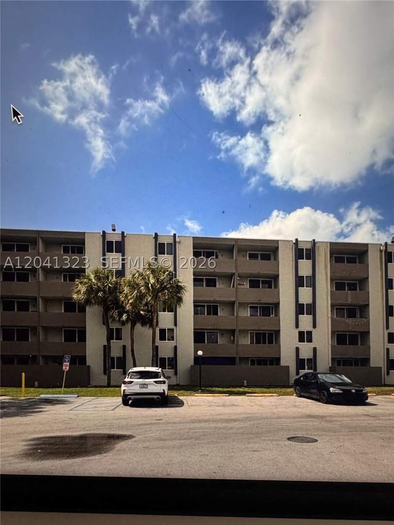 2 bedroom Condominium at 10090 NW 80th Ct 1241, Samari Lake East Condo, Hialeah Gardens — photo 2