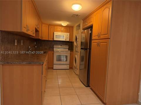 10090 NW 80th Ct 1241, Hialeah Gardens FL - photo 6 of 15