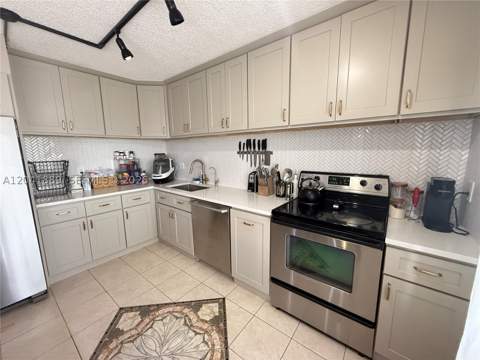 17000 NW 67th Ave 402, Hialeah FL - photo 10 of 33