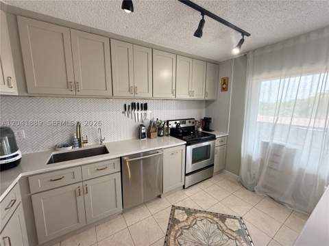 17000 NW 67th Ave 402, Hialeah FL - photo 11 of 33