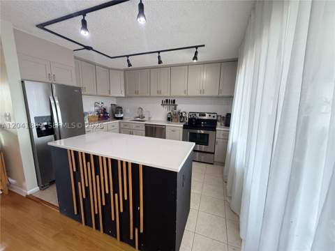 17000 NW 67th Ave 402, Hialeah FL - photo 9 of 33