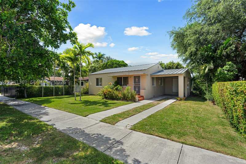 2 bedroom SingleFamilyResidence at 2750 NW 4th St, Grosse Pointe Highlands, Miami — photo 1