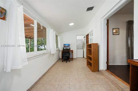 2750 NW 4th St, Miami FL - photo 12 of 39