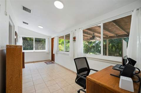 2750 NW 4th St, Miami FL - photo 14 of 39