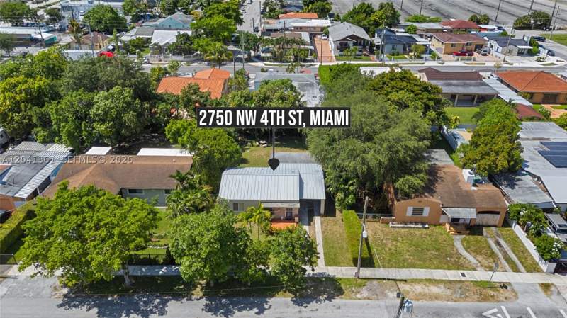 2 bedroom SingleFamilyResidence at 2750 NW 4th St, Grosse Pointe Highlands, Miami — photo 2